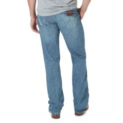 Wrangler Retro® Slim Boot Jean